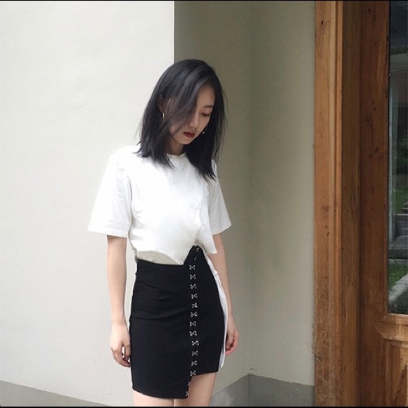 Asymmetric Mini Skirt - Picture 2 of 3